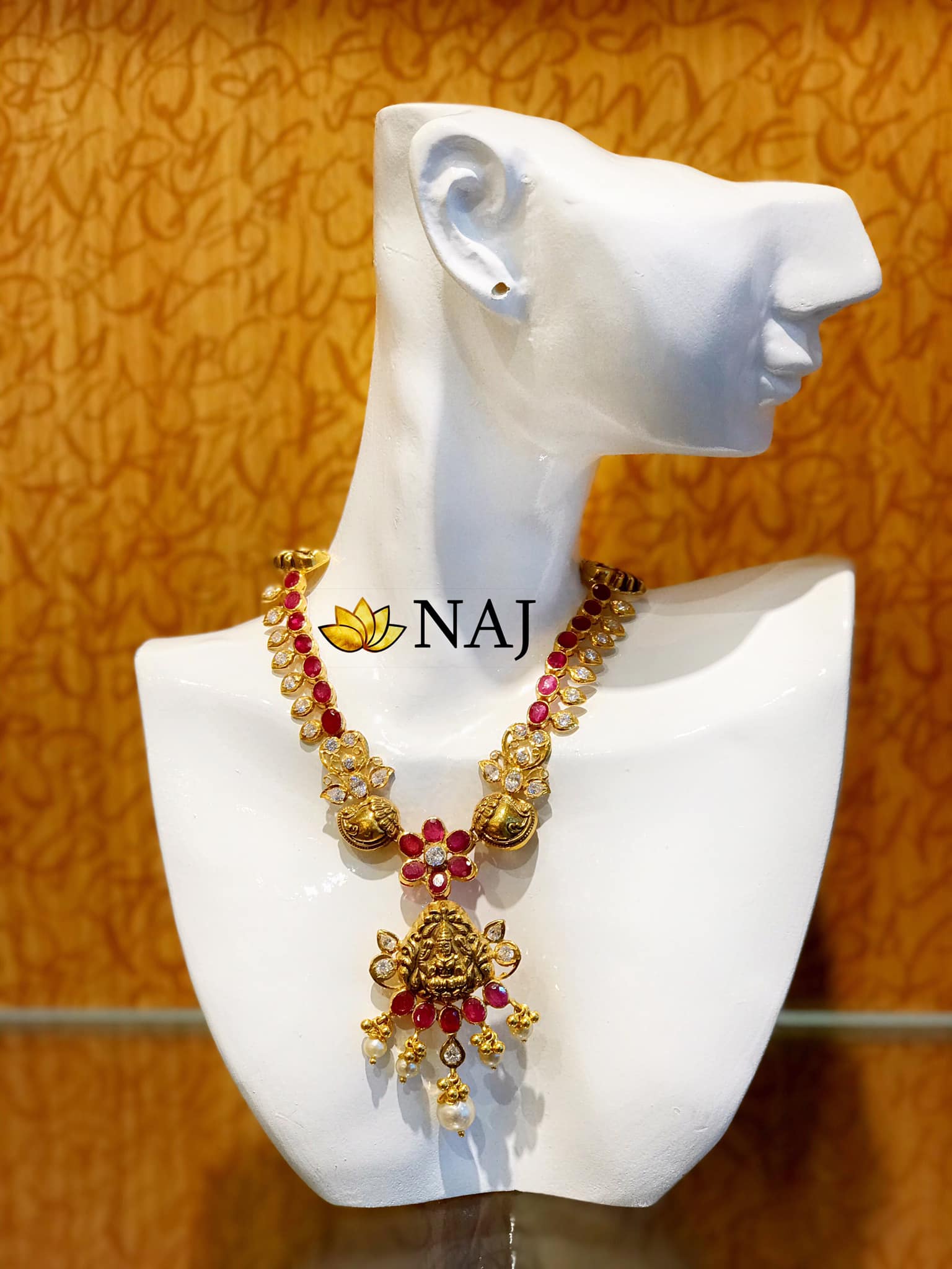traditional-gold-necklace-designs-10