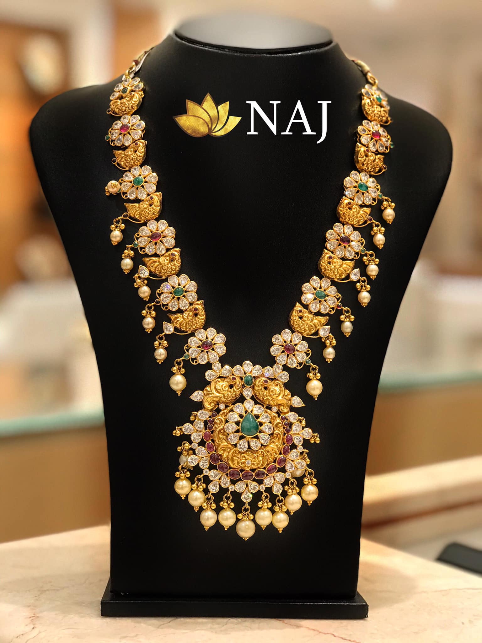 traditional-gold-necklace-designs-15