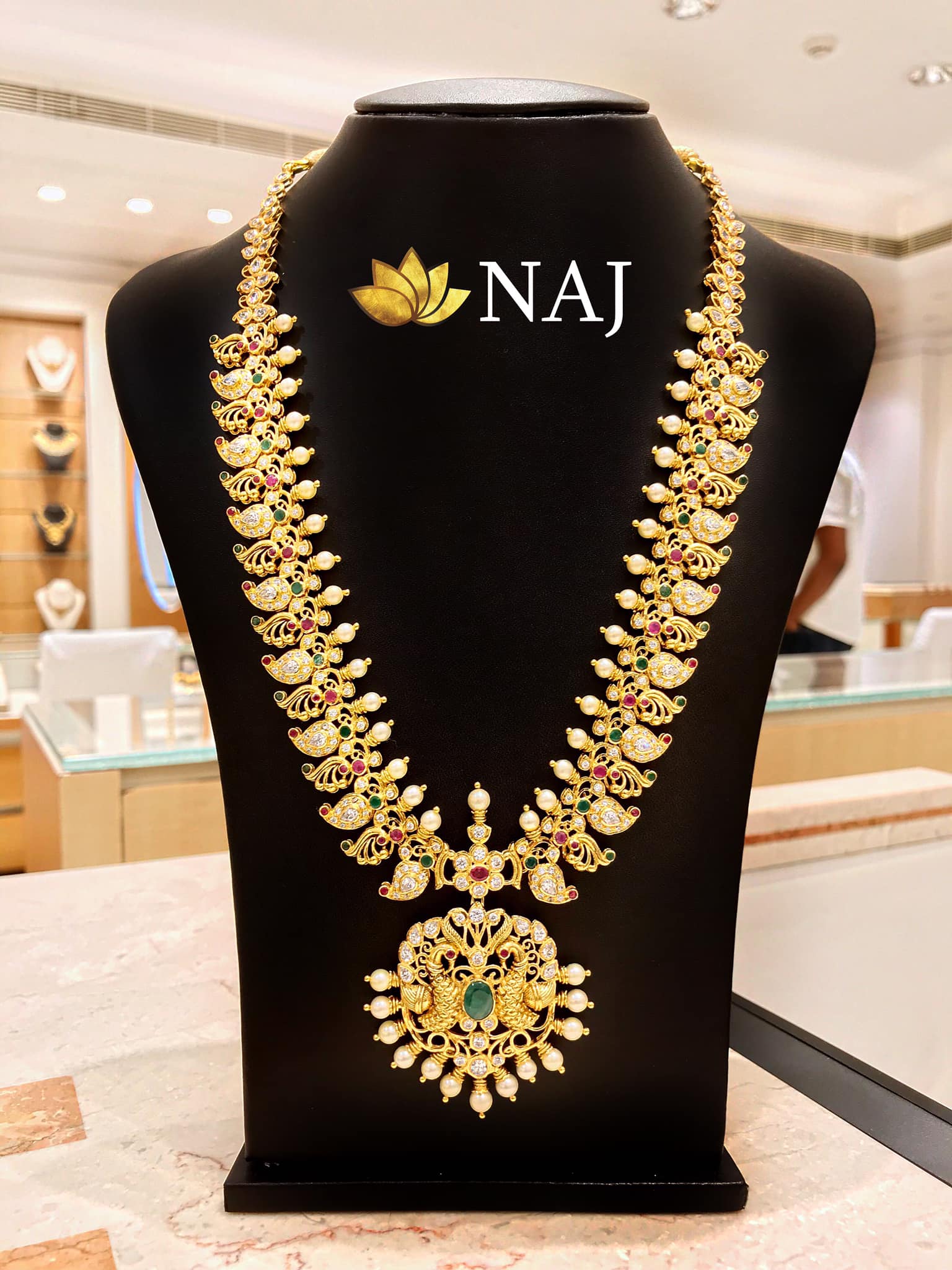 21-most-beautiful-traditional-gold-necklace-haram-designs-south