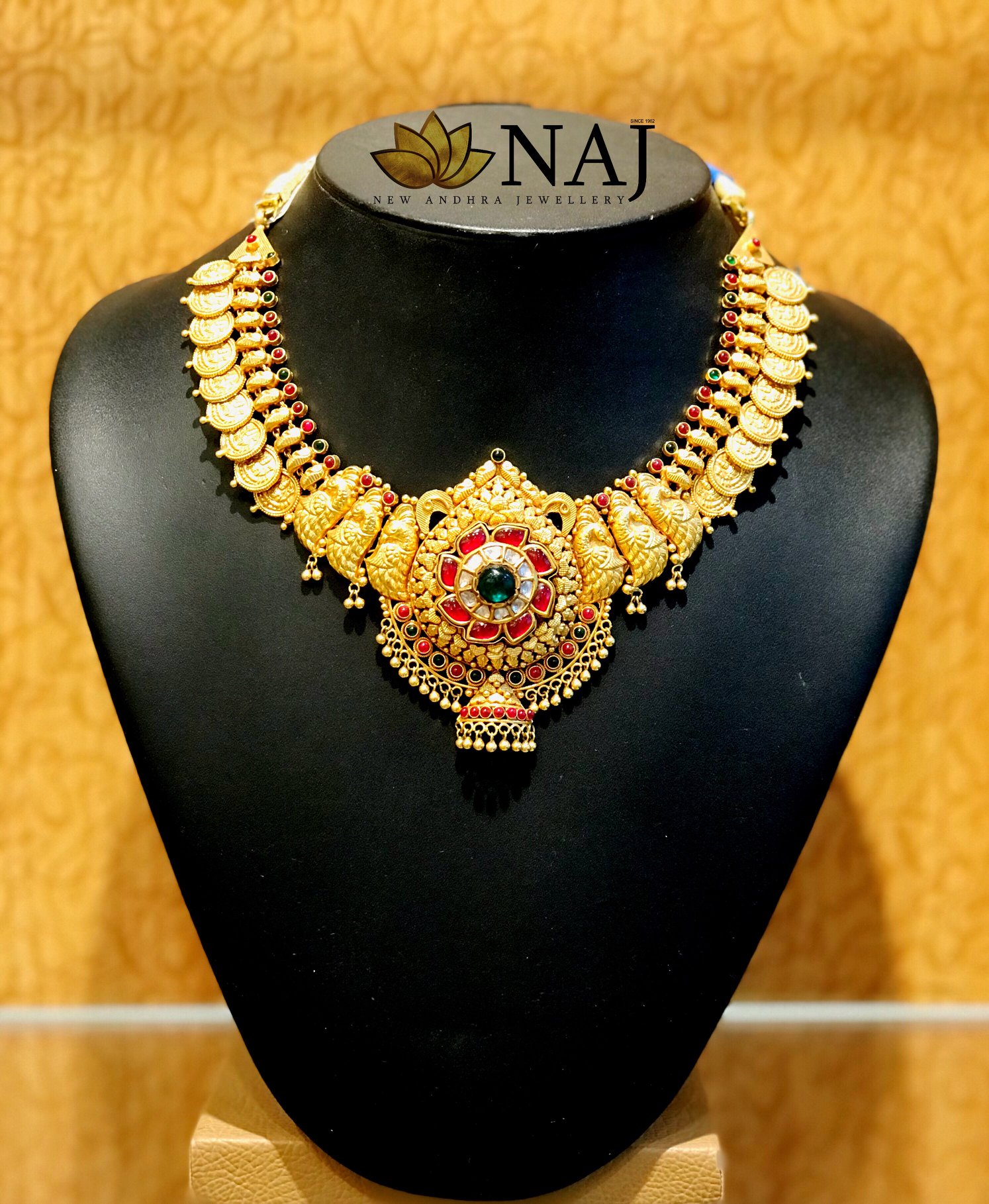 traditional-gold-necklace-designs-6