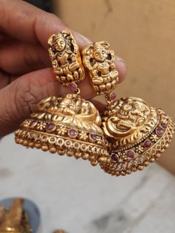 beautiful-designs-of-gold-jhumkas (5)