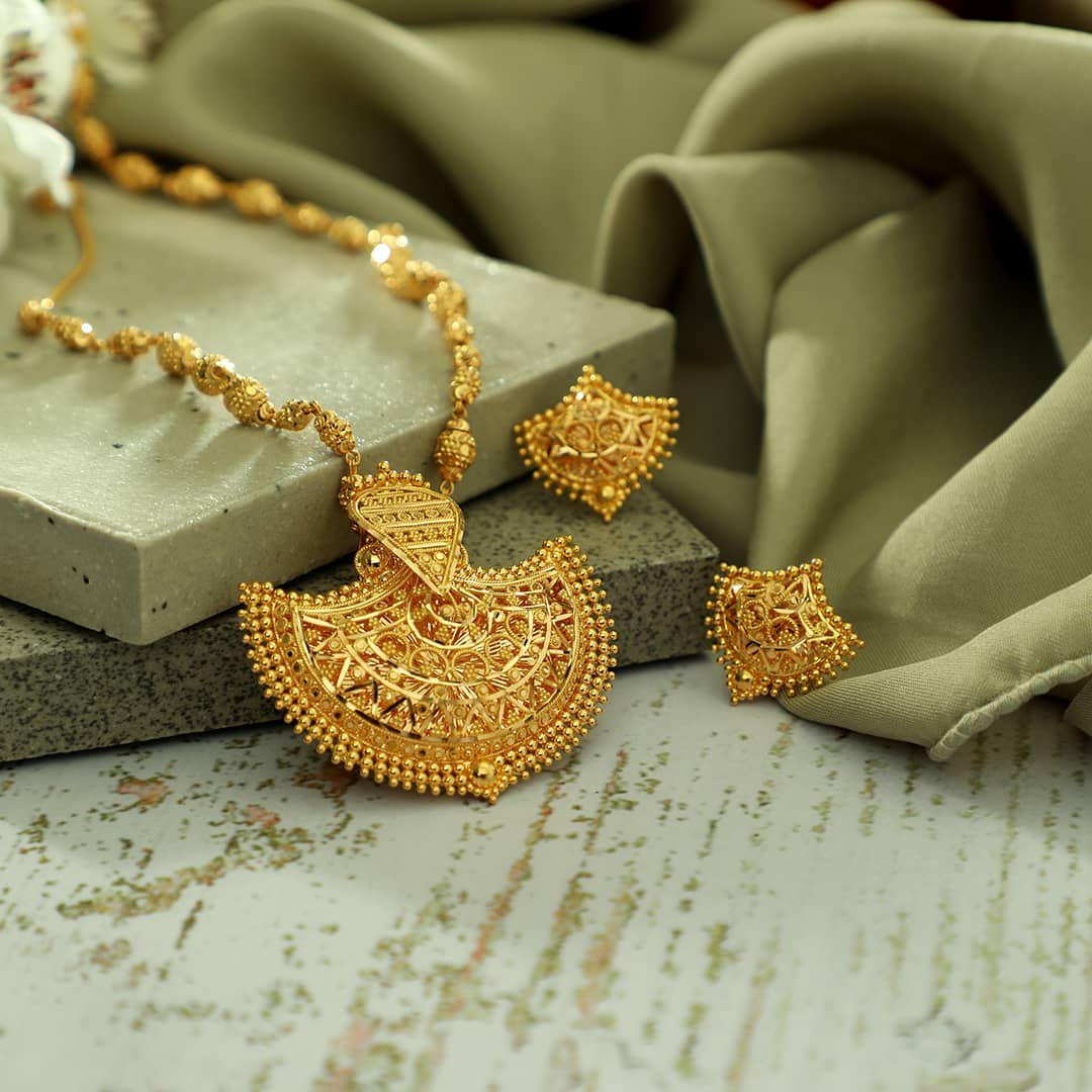 Gold Necklace Set Designs