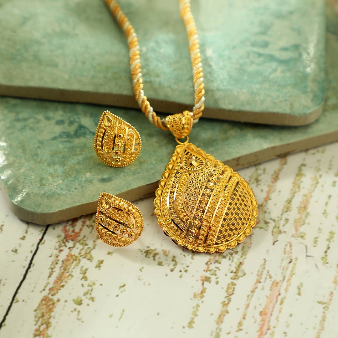 Simple gold deals pendant set