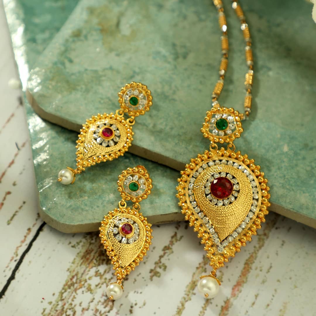 Gold Necklace Set Designs