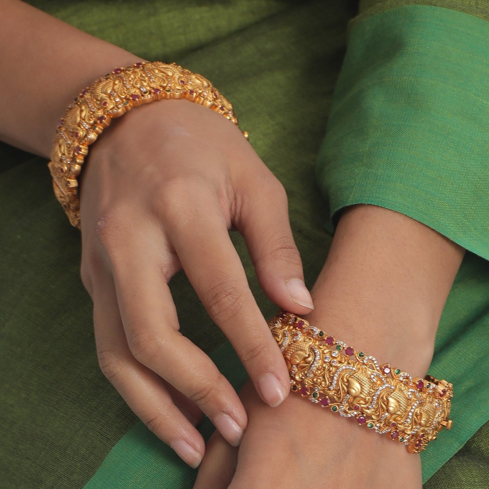 Traditional on sale bangles gold