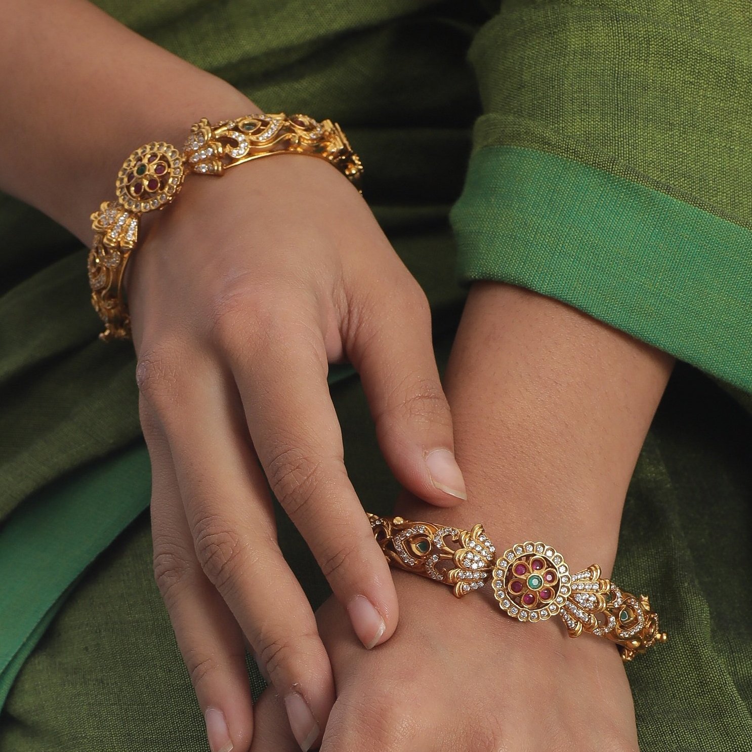 girls-new-fashion-collections-gold-bangles-collections