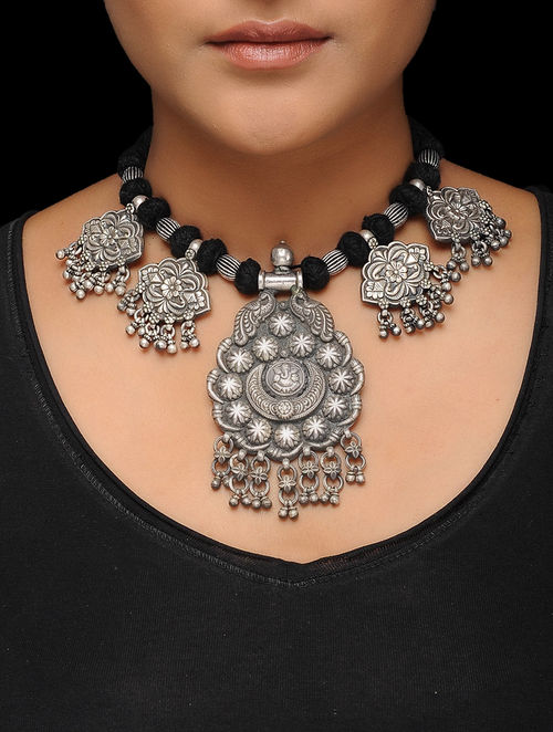 21 Trendy Thread Necklace Designs & Where To Shop • South India Jewels