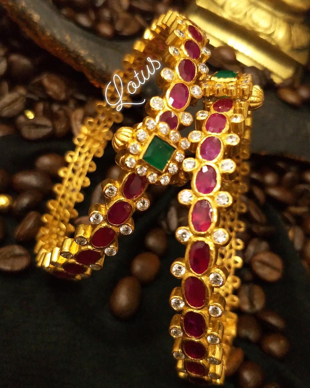 bold-antique-jewellery-collections (15)