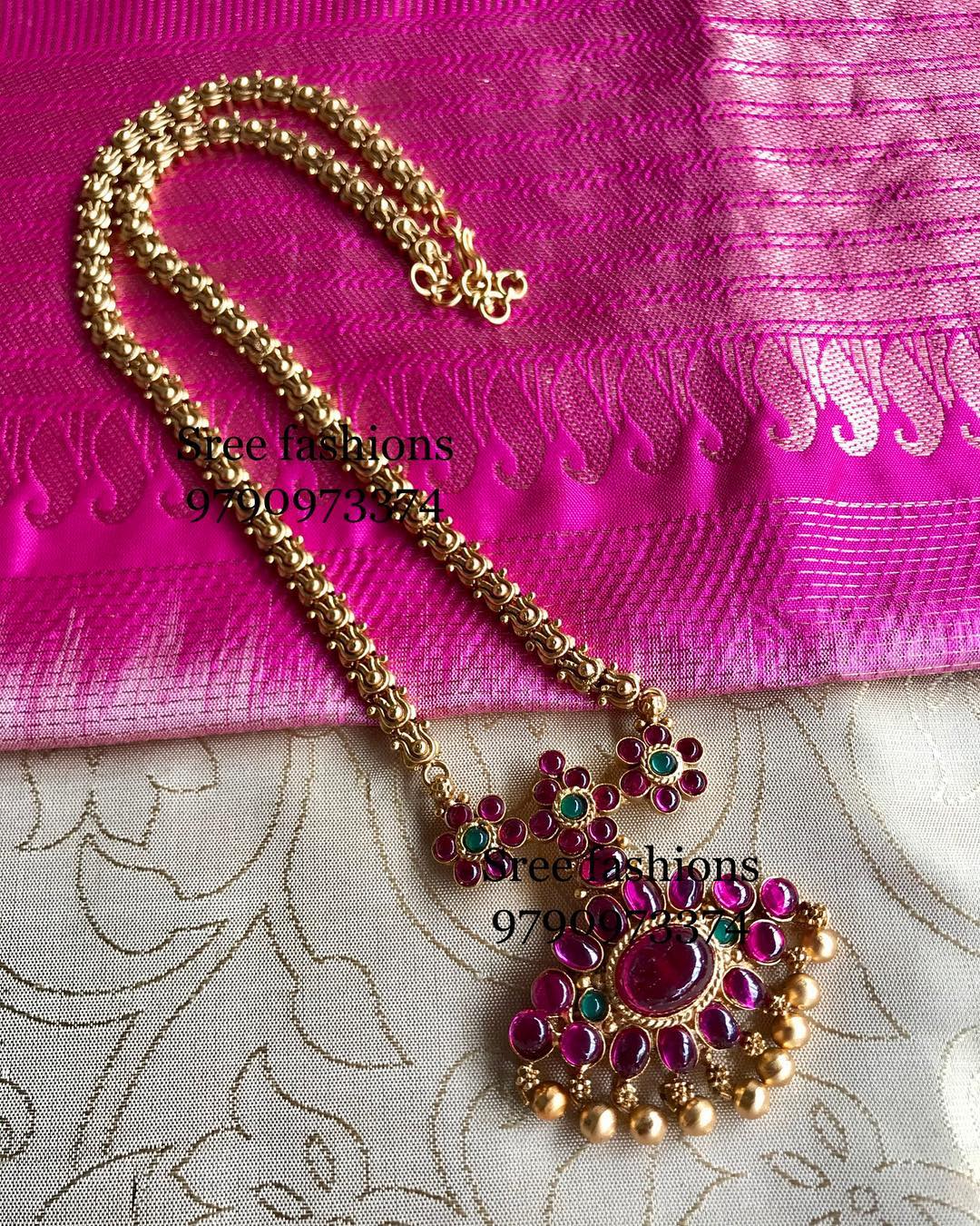 gold-plated-jewellery-designs-for-sarees (12)