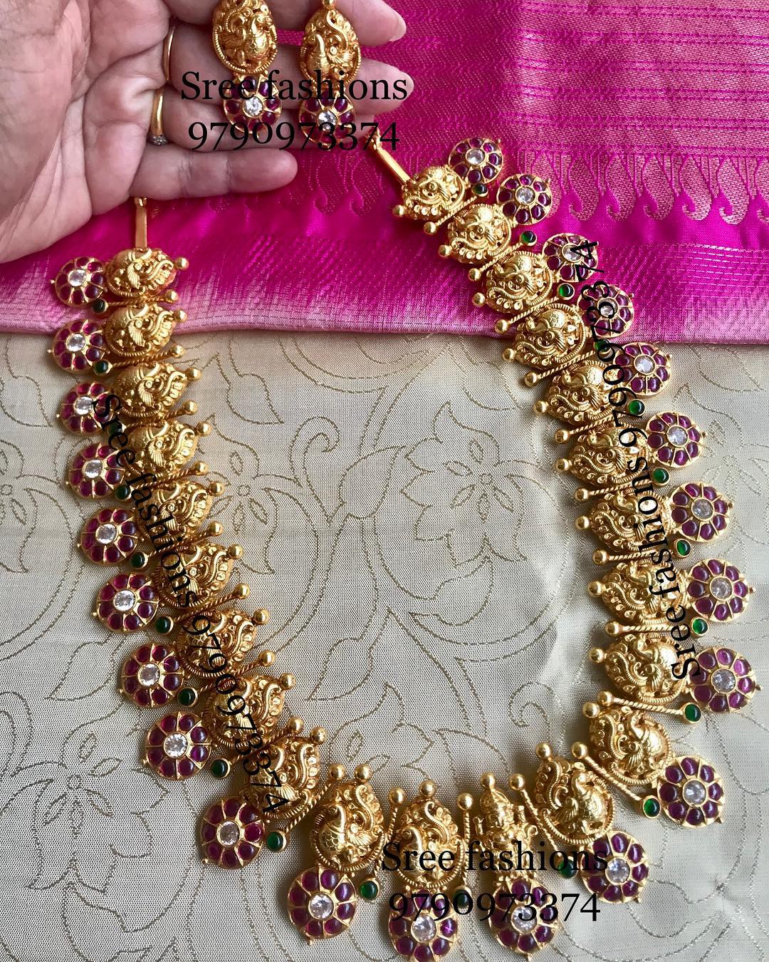 gold-plated-jewellery-designs-for-sarees (14)