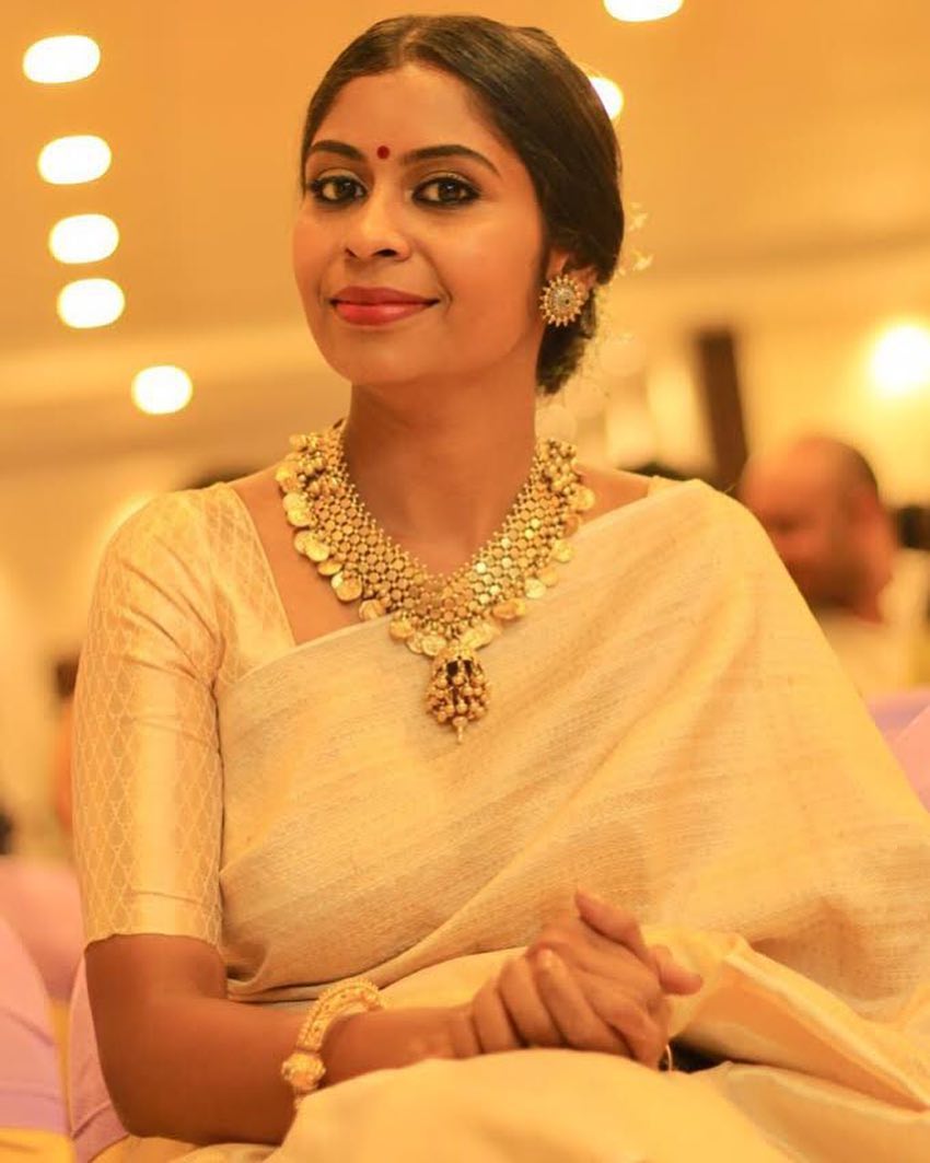 saree-with-bold-antique-gold-jewellery (6)