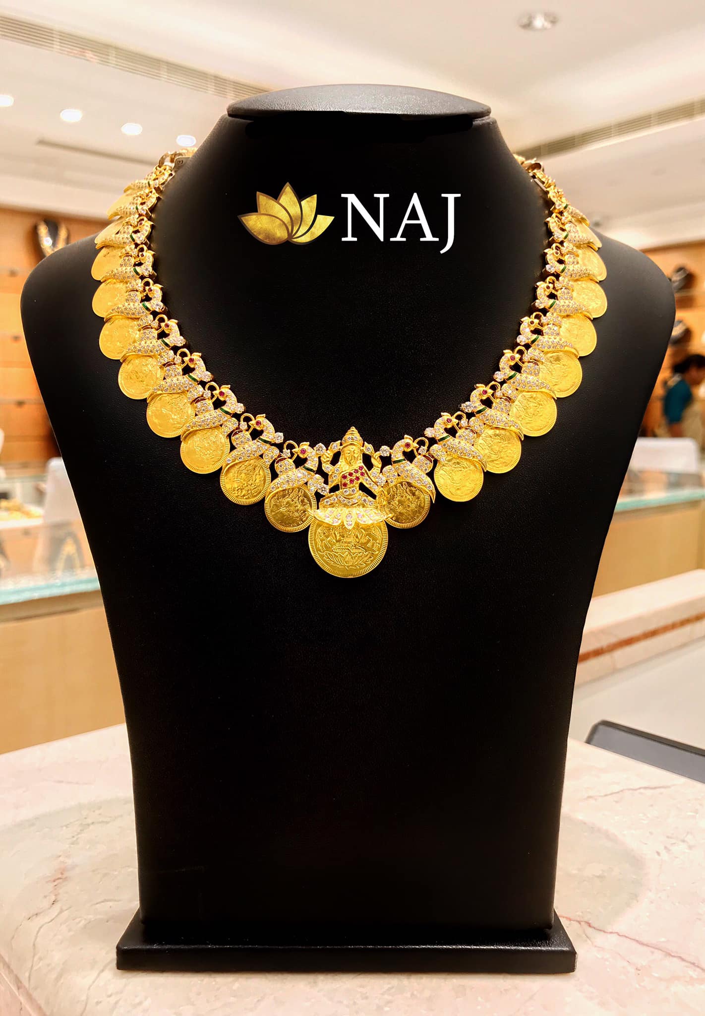 traditional-gold-necklace-designs-7