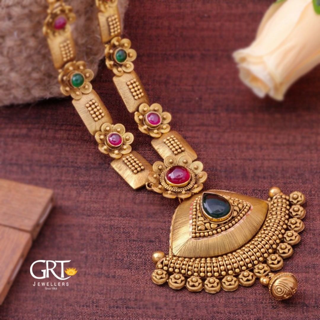 Gold long necklace set on sale designs