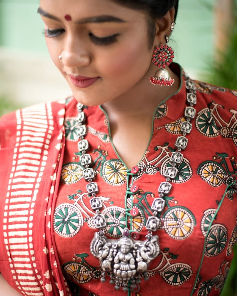 Oxidized Silver Plated Leaf Shape Peacock Design Pendant Blue Color Stone  WIth Floral Design Chain Medium Necklace Set