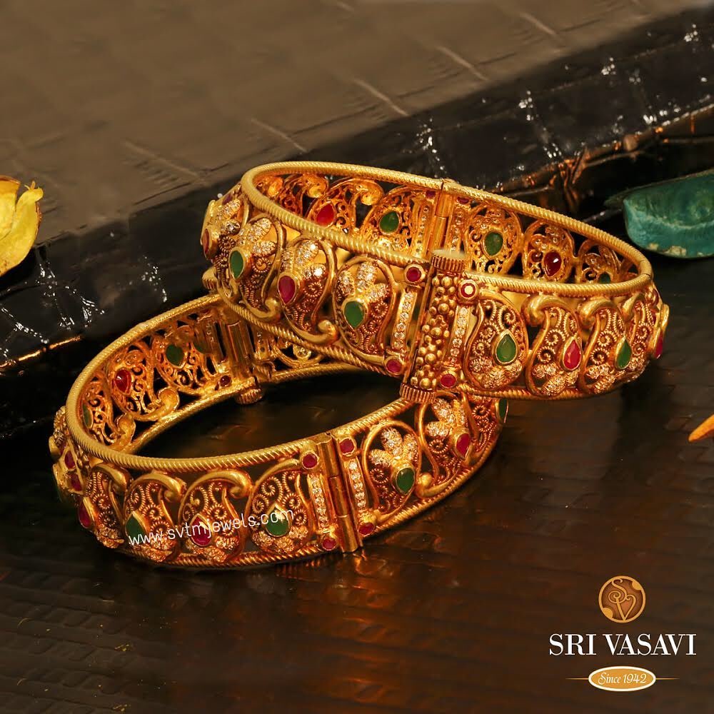 gold-antique-bangles-designs-1