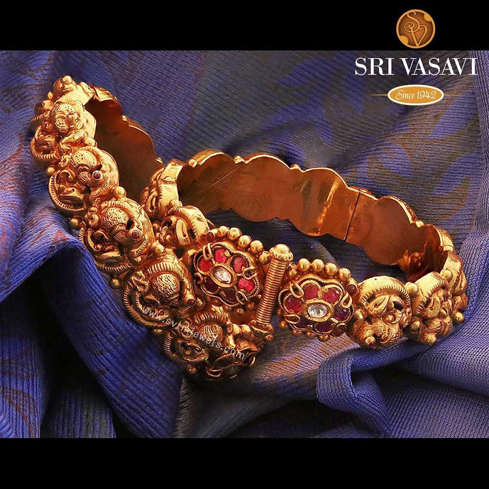 gold-antique-bangles-designs-12