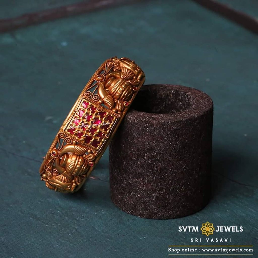 gold-antique-bangles-designs-7