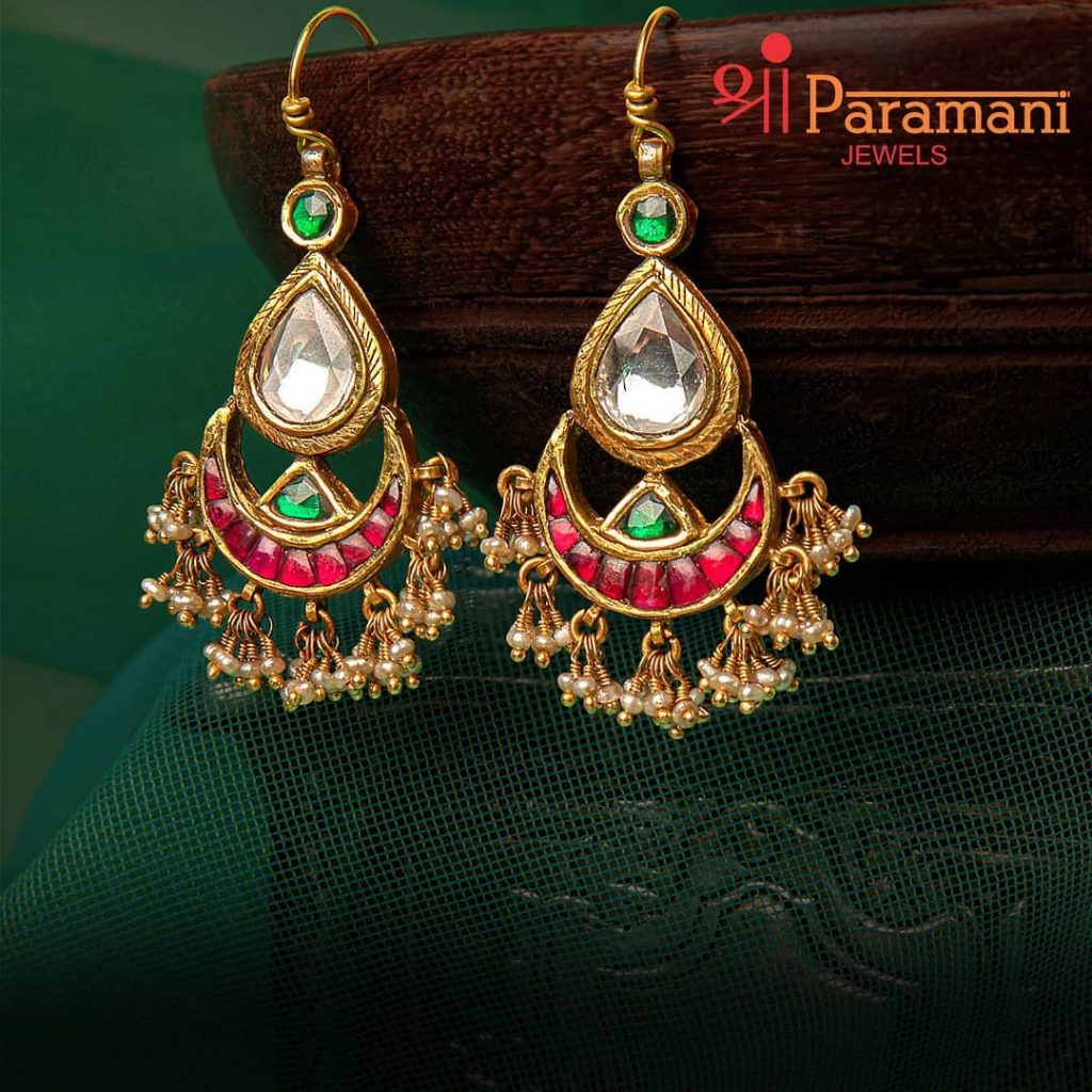 trendy-earrings-for-saree