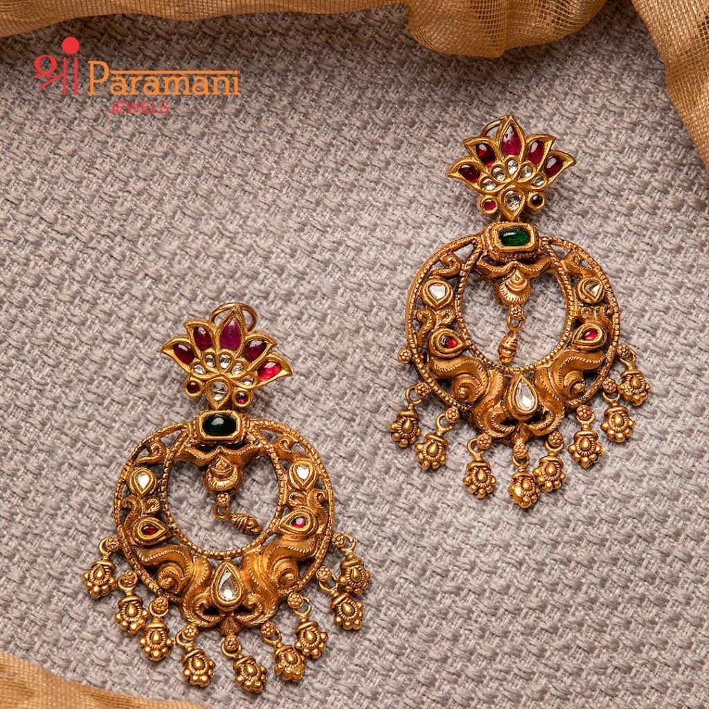 trendy-earrings-for-saree-7