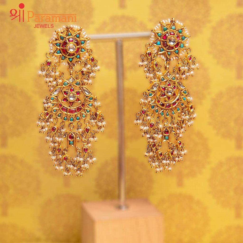 trendy-earrings-for-saree-8