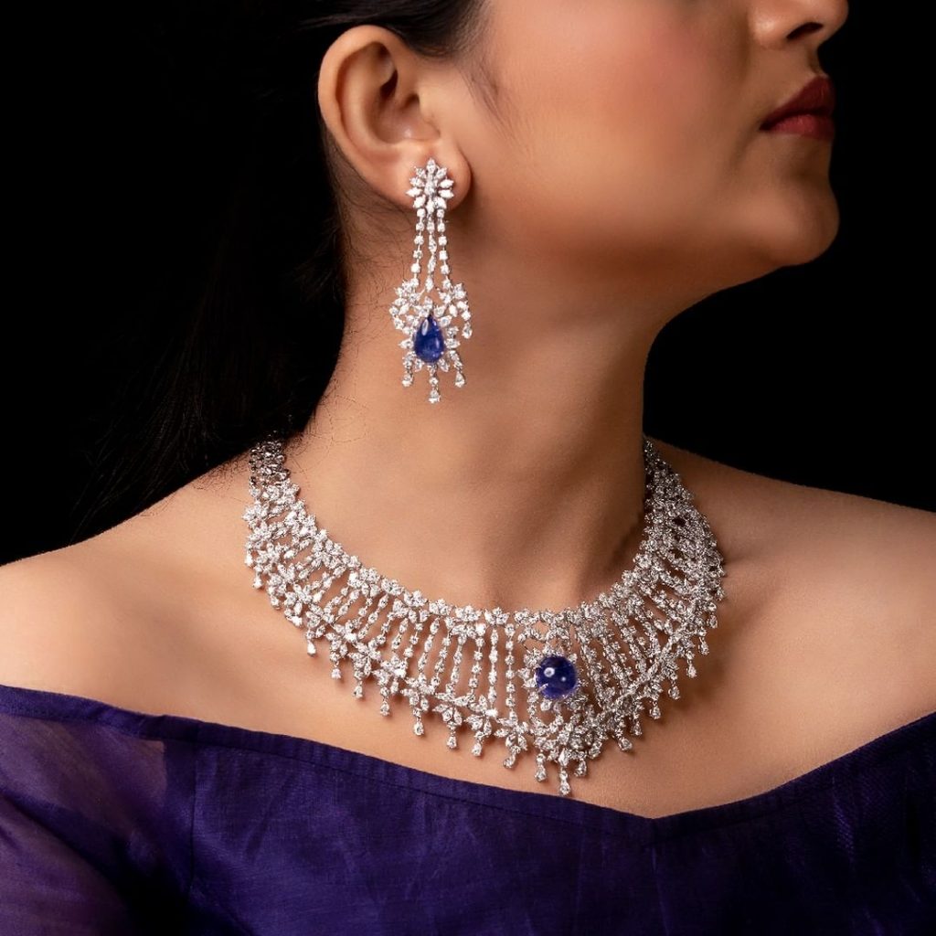 Statement Diamond Necklace Designs To Match With Party Outfits 
