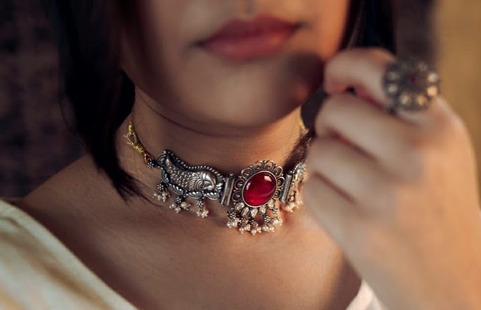 Tips for Choosing the Right Necklace Length to Complement Your Outfit -  Tarinika India