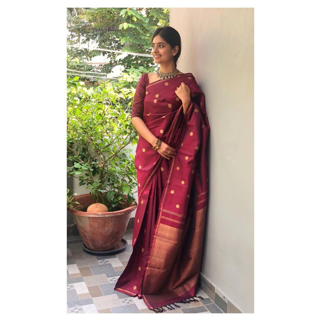 Jewellery on kathpadar on sale saree