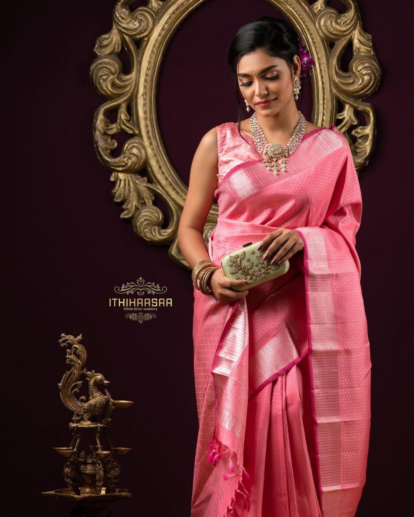 How to Look Better in a Silk Saree: 4 Easy Steps