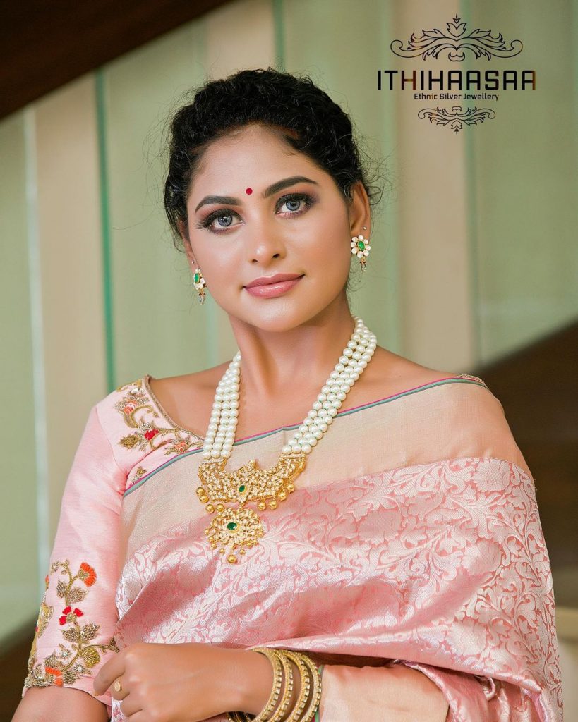 Jewellery on sale kanjivaram saree