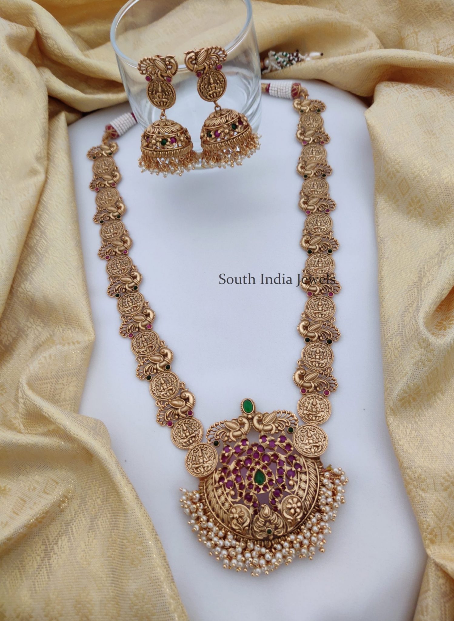Shop Traditional Necklaces Designs All Under One Roof!