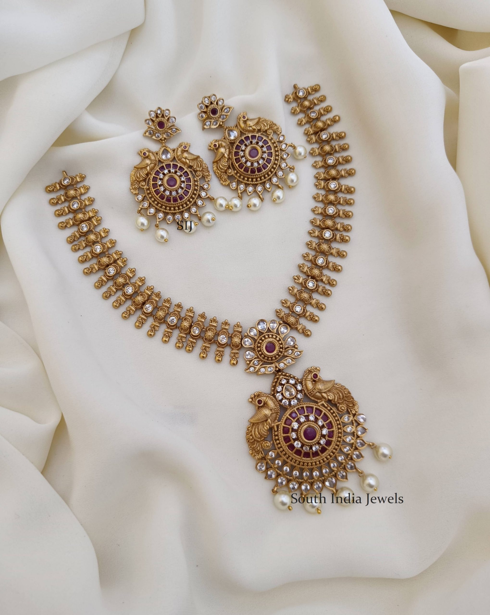 Traditional Stone Studded Necklace Design
