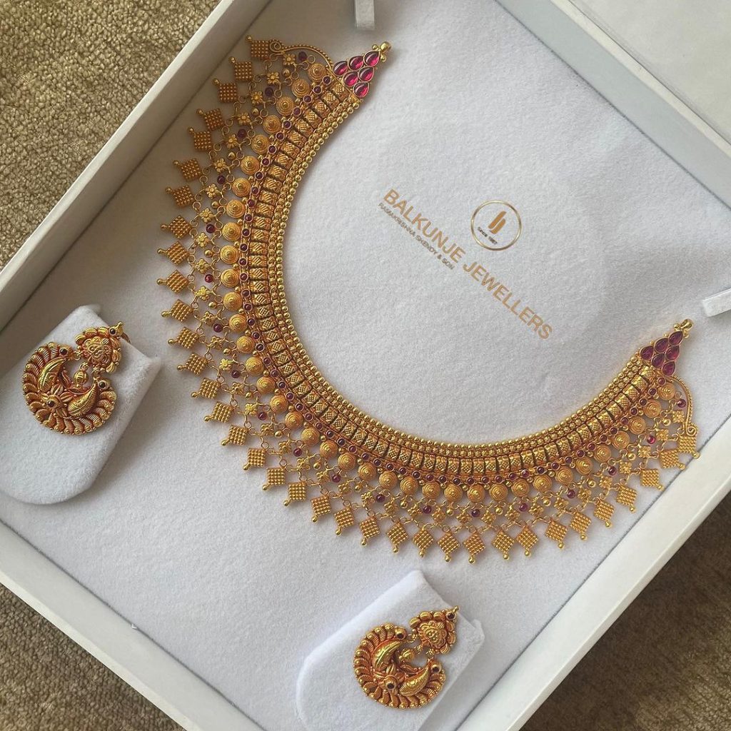 Gold Antique Necklace From 'Balkunje Jewellers'