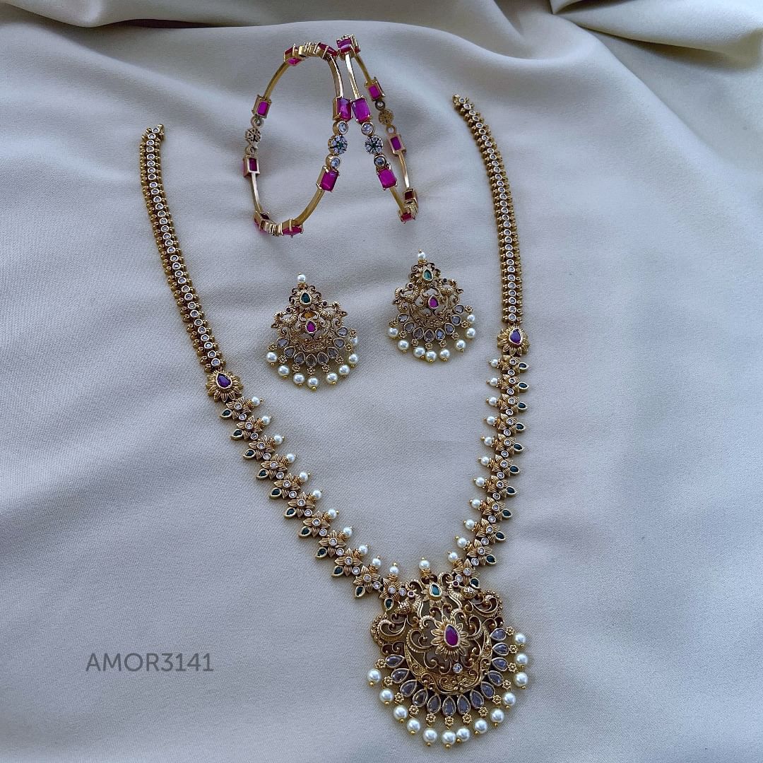 Imitation Jewellery Sets From 'Amora Arts & Jewels'