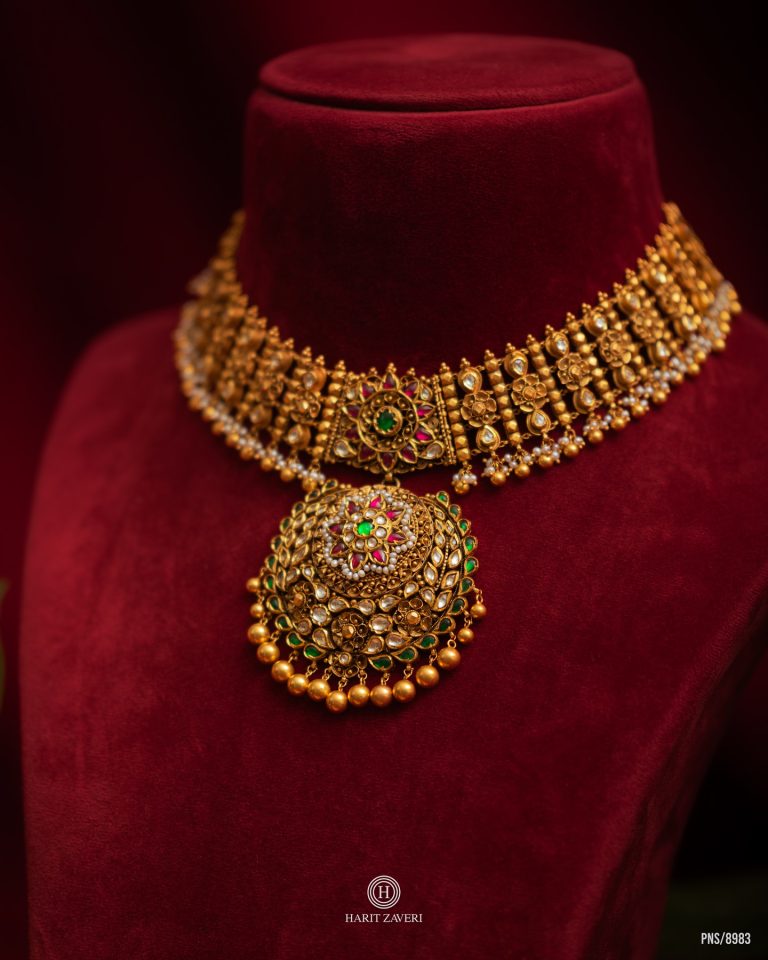 Antique Flower Design Necklace From 'Harit Zaveri Jewellers'