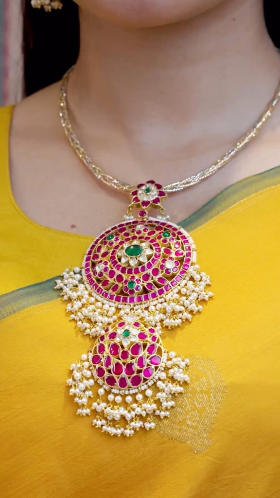 Antique Kundan & Uncut Polki Hasli Necklace From 'Ithihaasa'