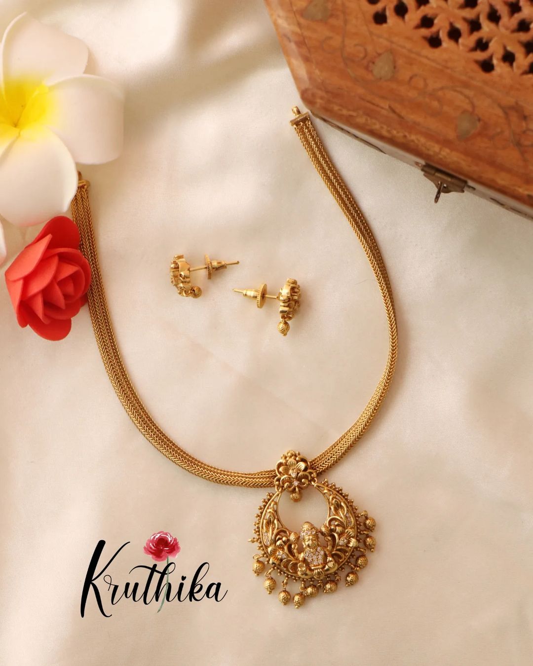 Simple Pendant with Chain Sets From 'Kruthika Jewellery'