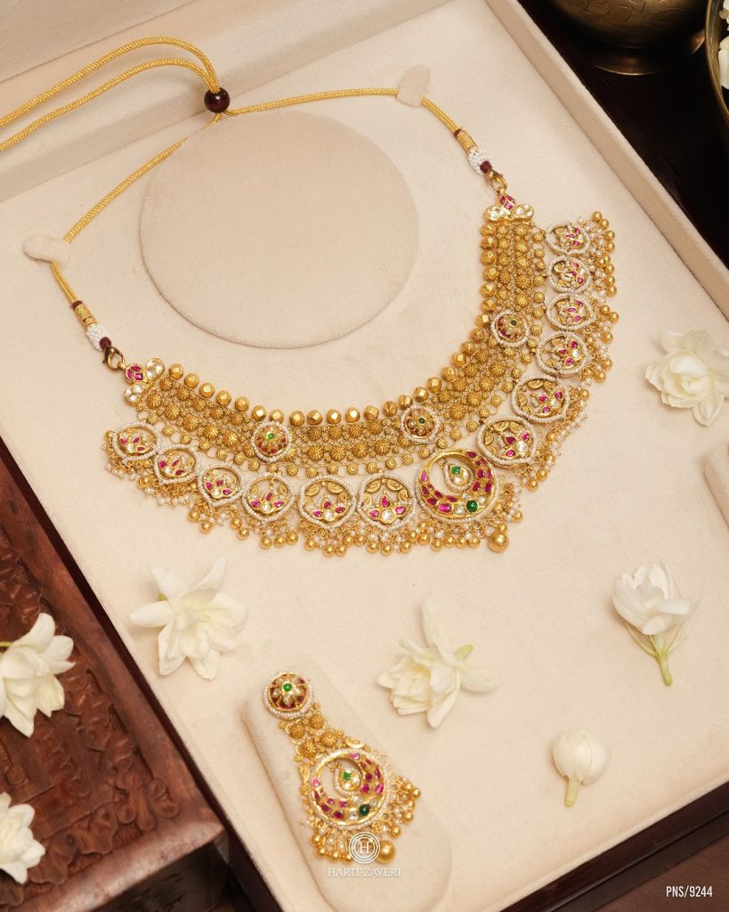 Antique Gold Necklace From 'Hari Zaveri Jewellers'