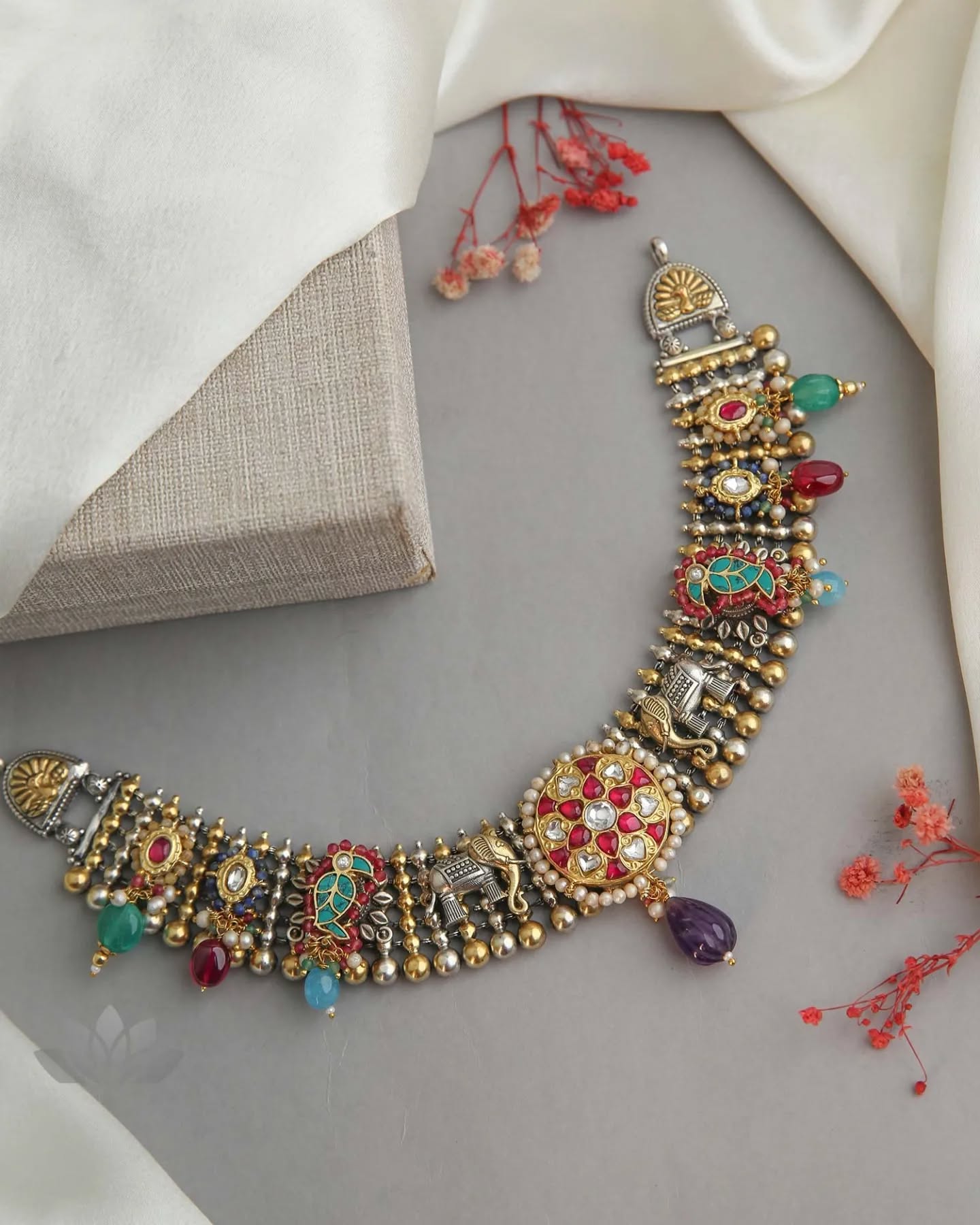 Statement Dual Tone Kundan Necklaces From 'Prade Jewels'