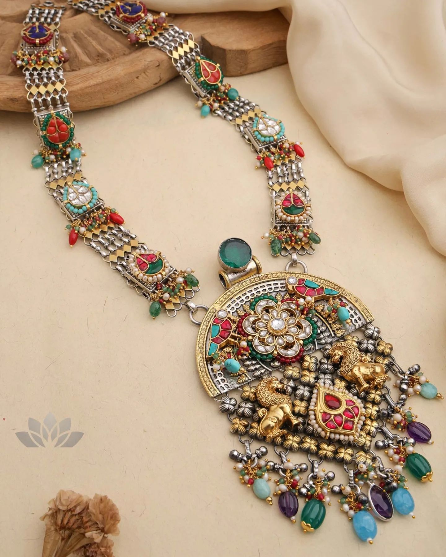 Statement Dual Tone Kundan Necklaces From 'Prade Jewels