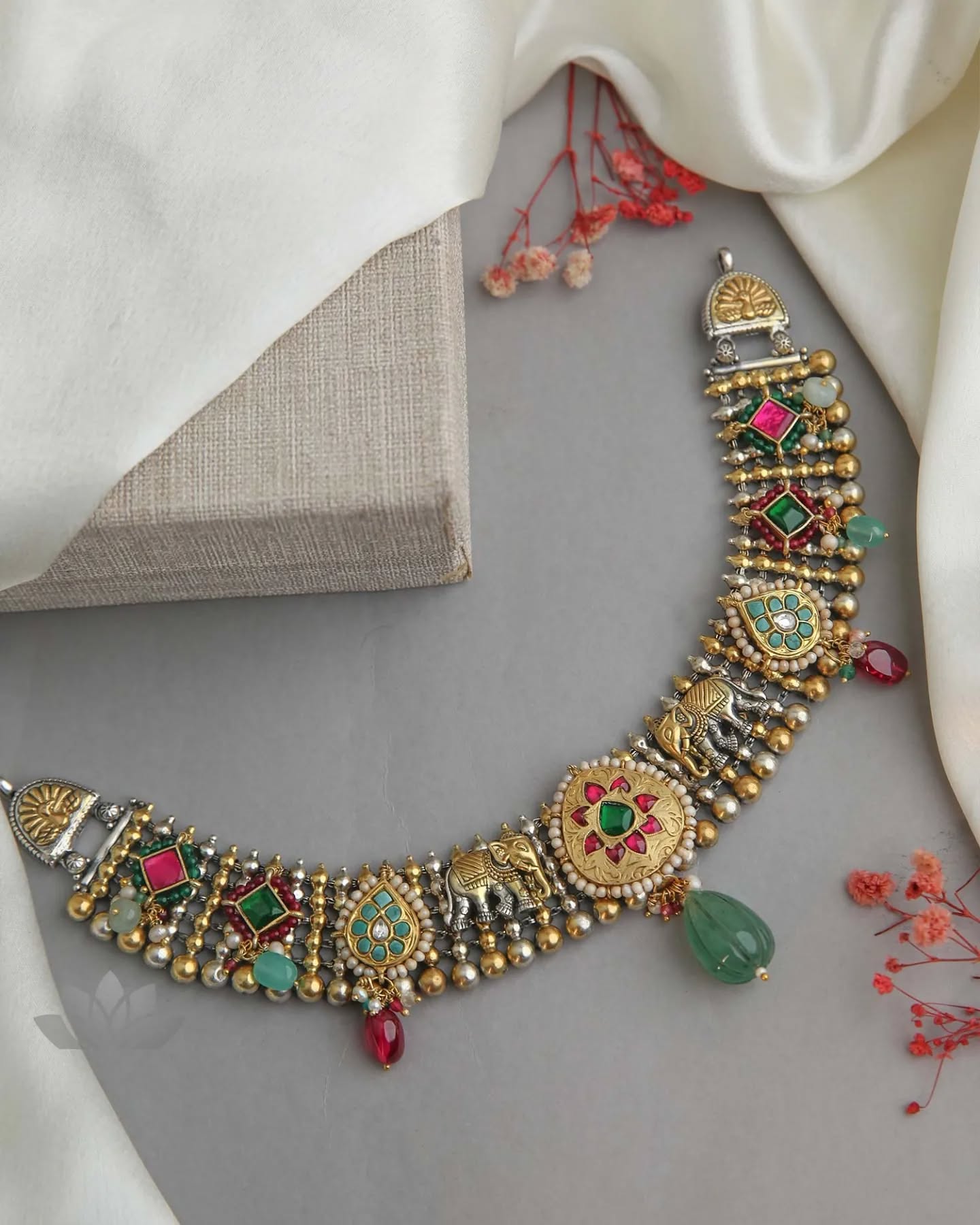 Statement Dual Tone Kundan Necklaces From 'Prade Jewels'