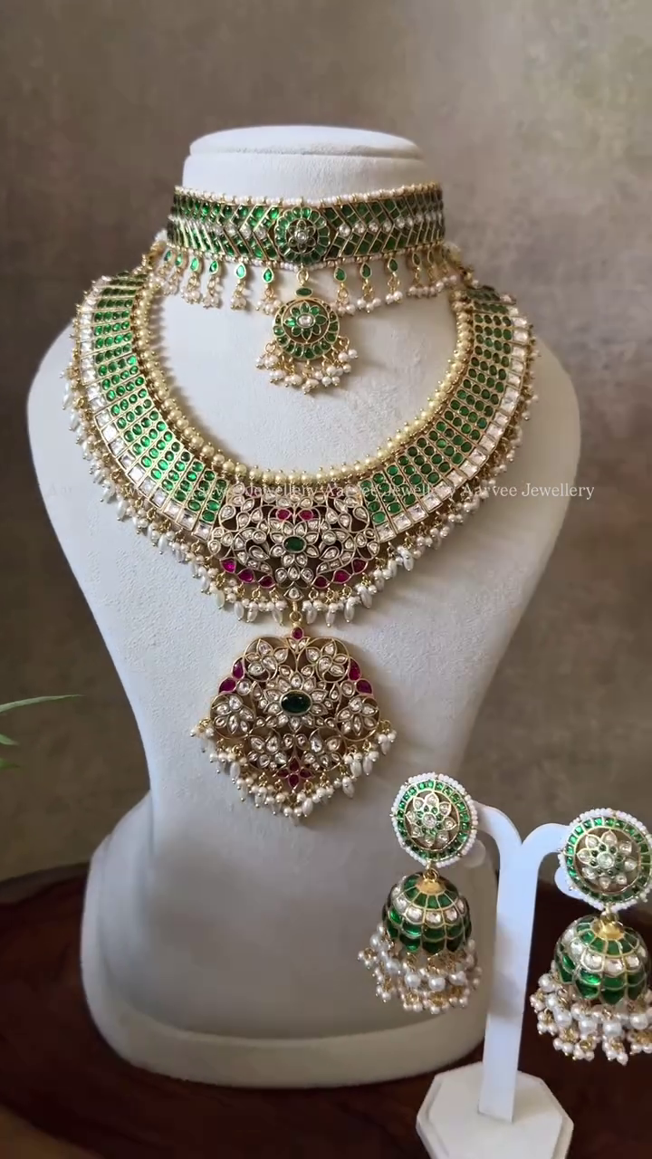 Jadau Kundan Semi Bridal Jewellery Sets From 'Aarvee Chennai'