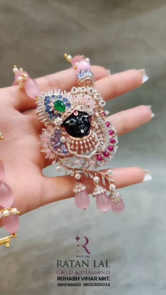 Traditional Krishna Pendant Set From 'Ratan Lal Gold & Diamond'