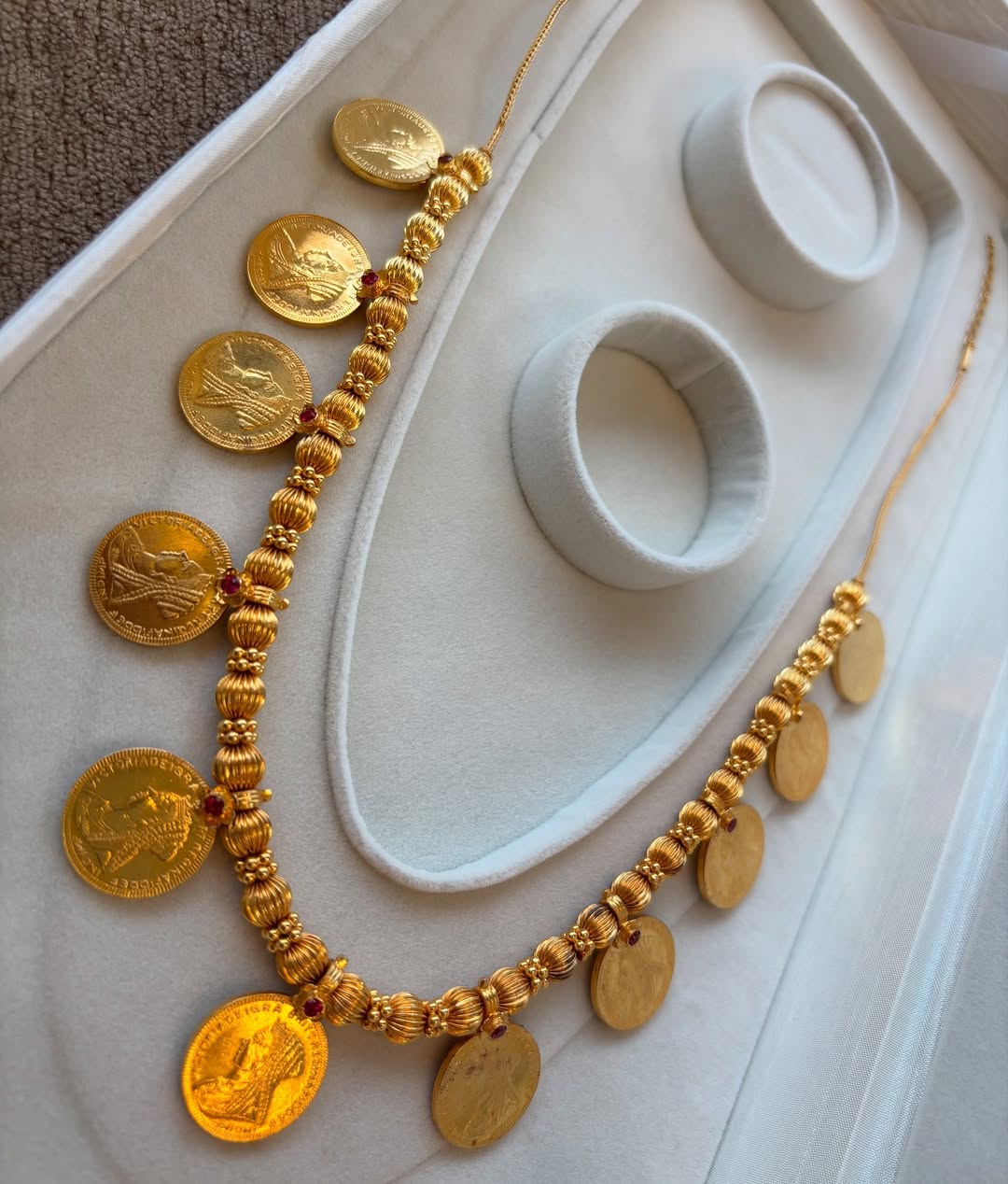 'Balkunje Jewellers' Pawan Sara Necklace Is Pure Gold Glam