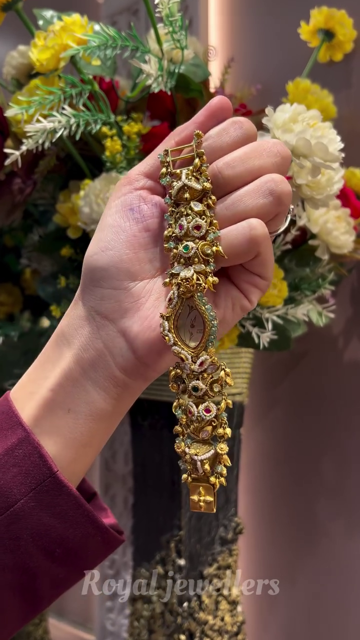 Stylish Gold Watch Collections From 'Royal Jewellers'