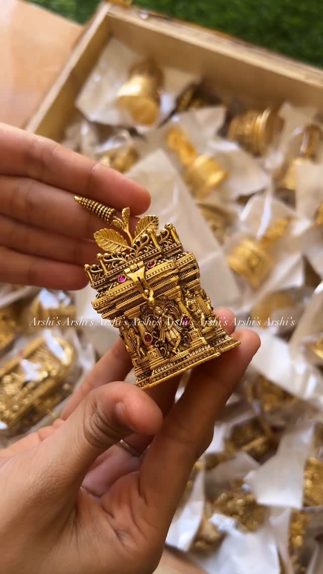 Antique Thulasi Krishna Kumkum Box From 'Arshis'