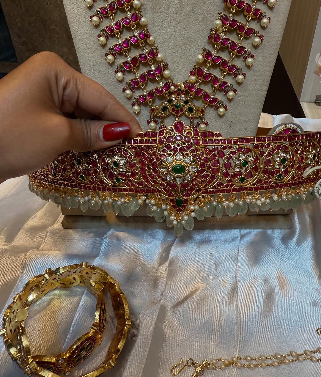 Bridal Jewellery Set From 'Bharat Rental Jewels'
