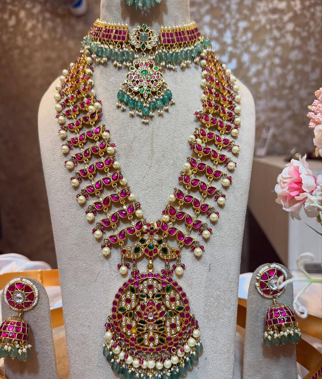 Bridal Jewellery Set From 'Bharat Rental Jewels'