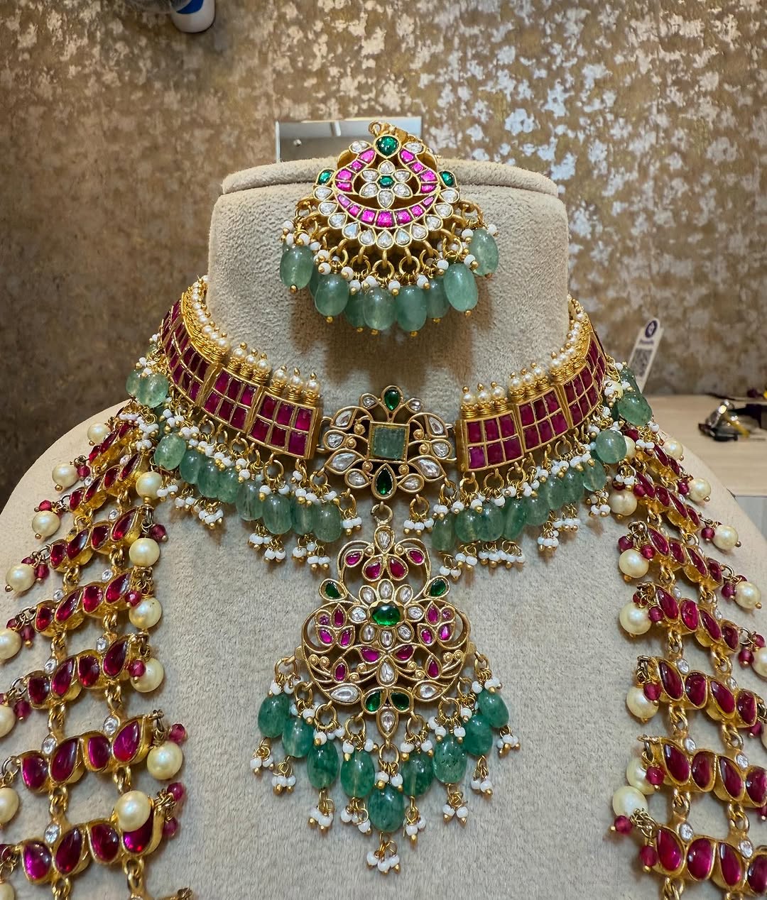 Bridal Jewellery Set From 'Bharat Rental Jewels'