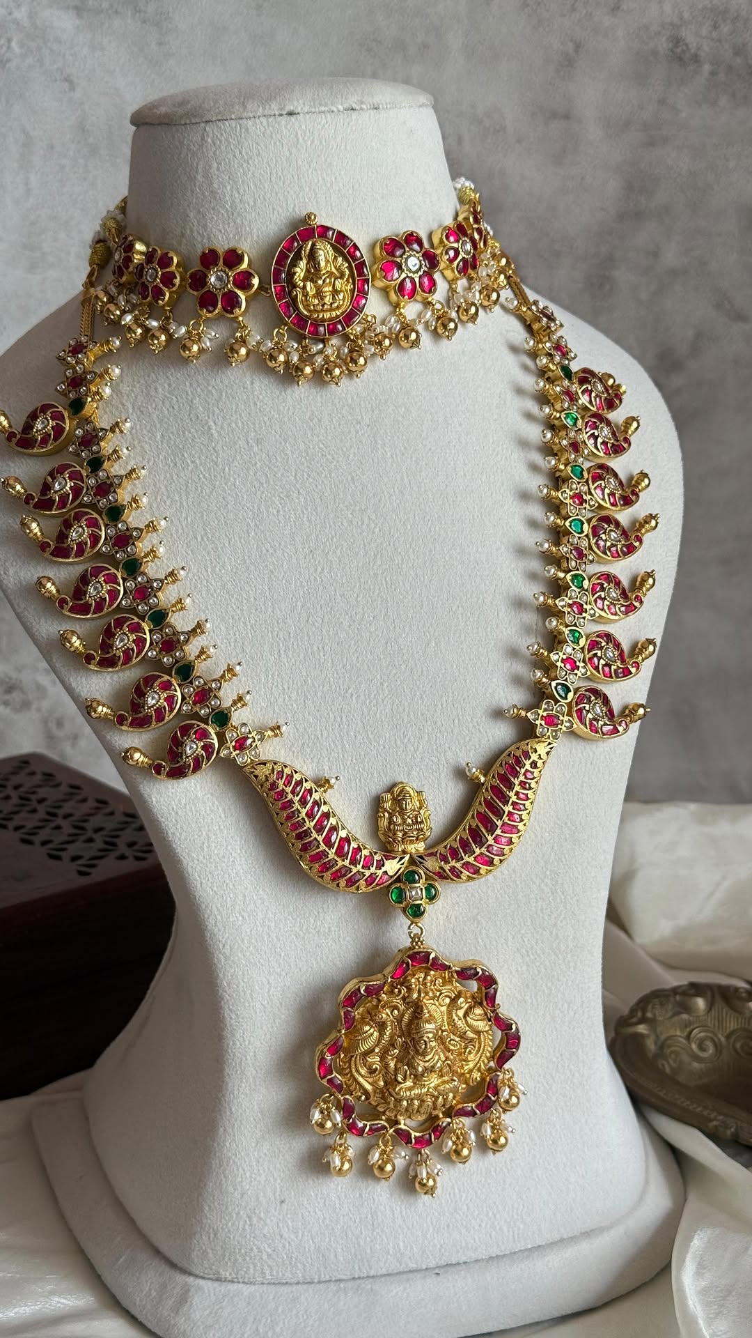 Jadau Kundan Jewellery Set From 'Posh Jewellery'