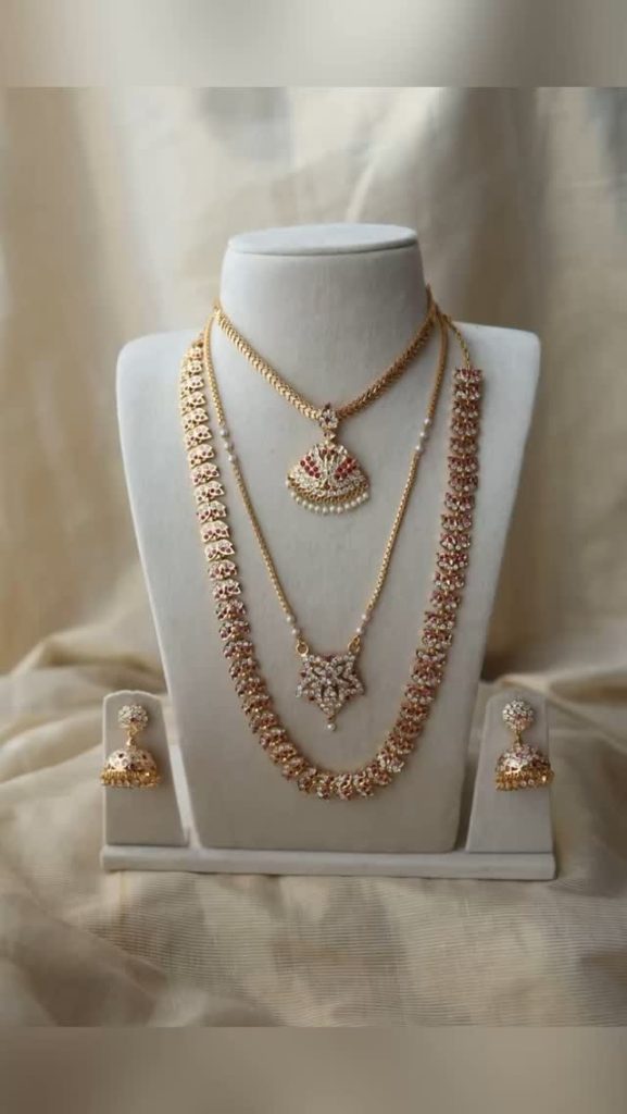 White Stone Jewellery Sets From 'Vrddhiuk'